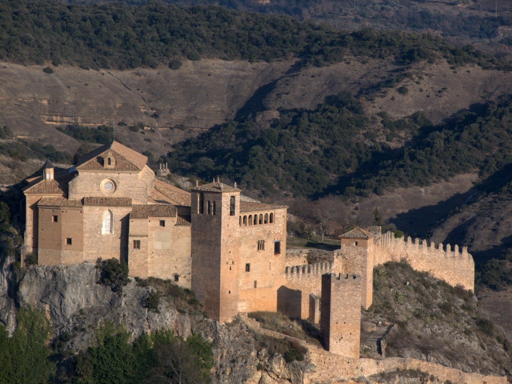 Castle and collegiate church of the town of Alquézar. (Wikimedia Commons)