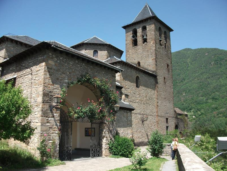 The church of El Salvador in Torla houses the Ethnological Museum. (Source: torla-ordesa.es) Huesca Turismo Spain Goaraon